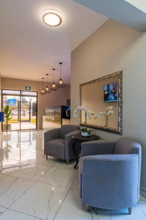 N1 Hotel Rotten Row Harare Kültér fotó
